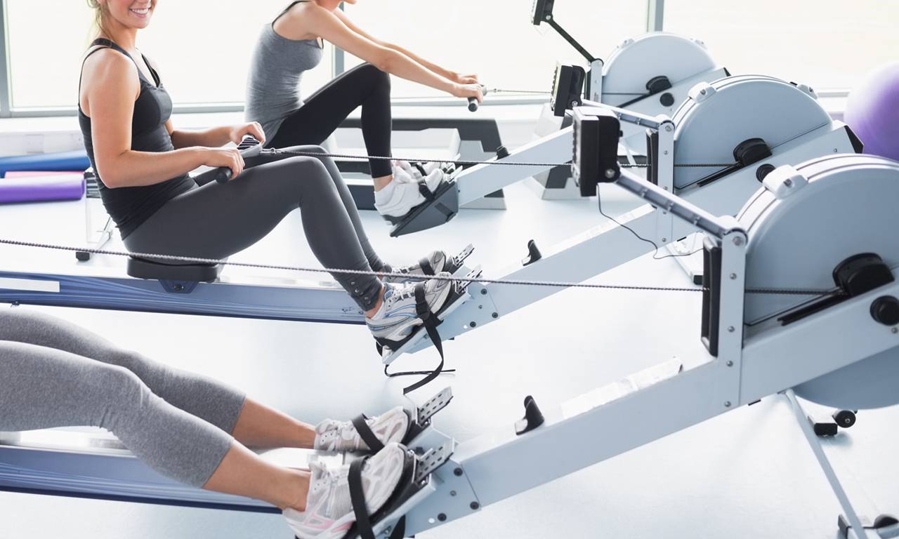 Занятия на гребном тренажёре: какие мышцы работают и рекомендации к упражнениям “гребля”