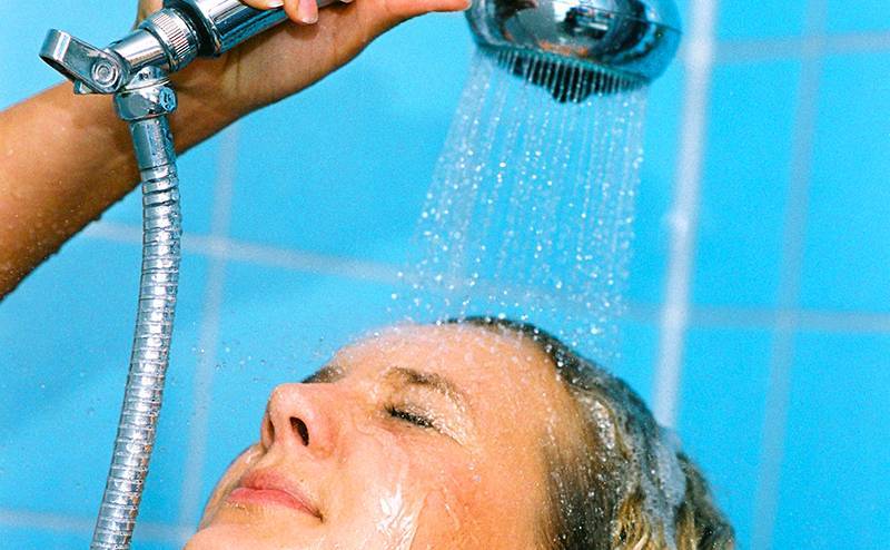 Контрастный душ – отличное подспорье силовым тренировкам
