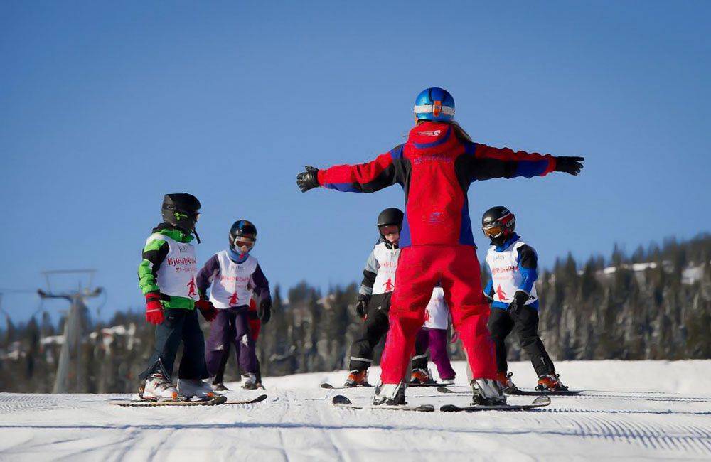Инструктор по горным лыжам: как получить профессию?