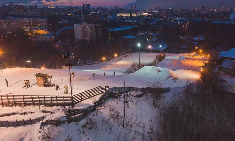 Кант москва горнолыжный комплекс. Горнолыжный кант на Нагорной. Кант склон на Нагорной. Кант горнолыжка на Нагорной. Нагорная спуск горнолыжный.