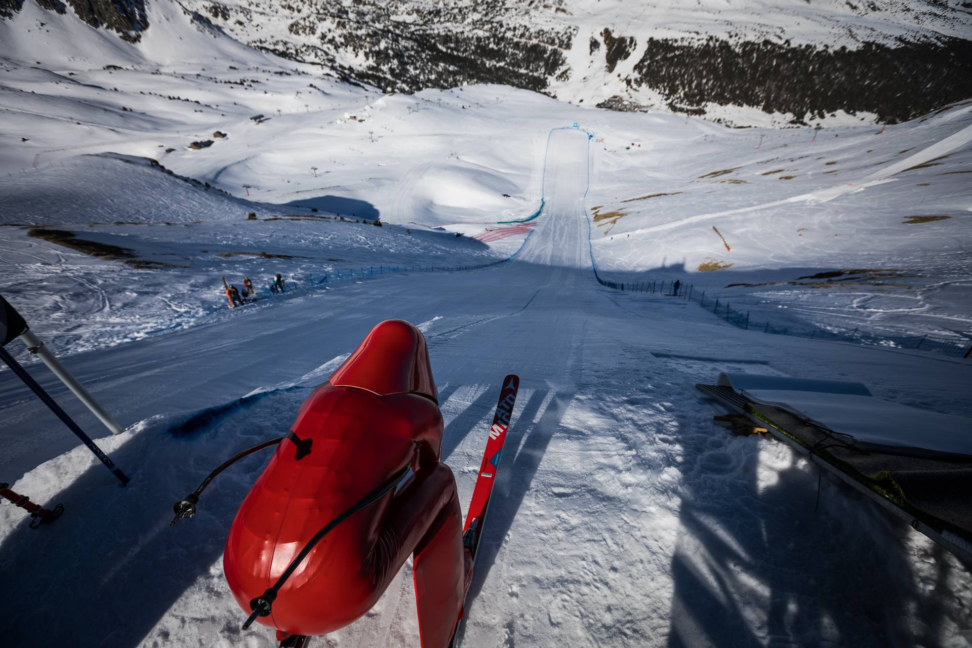 Средняя и максимальная скорость лыжника на беговых и горных лыжах