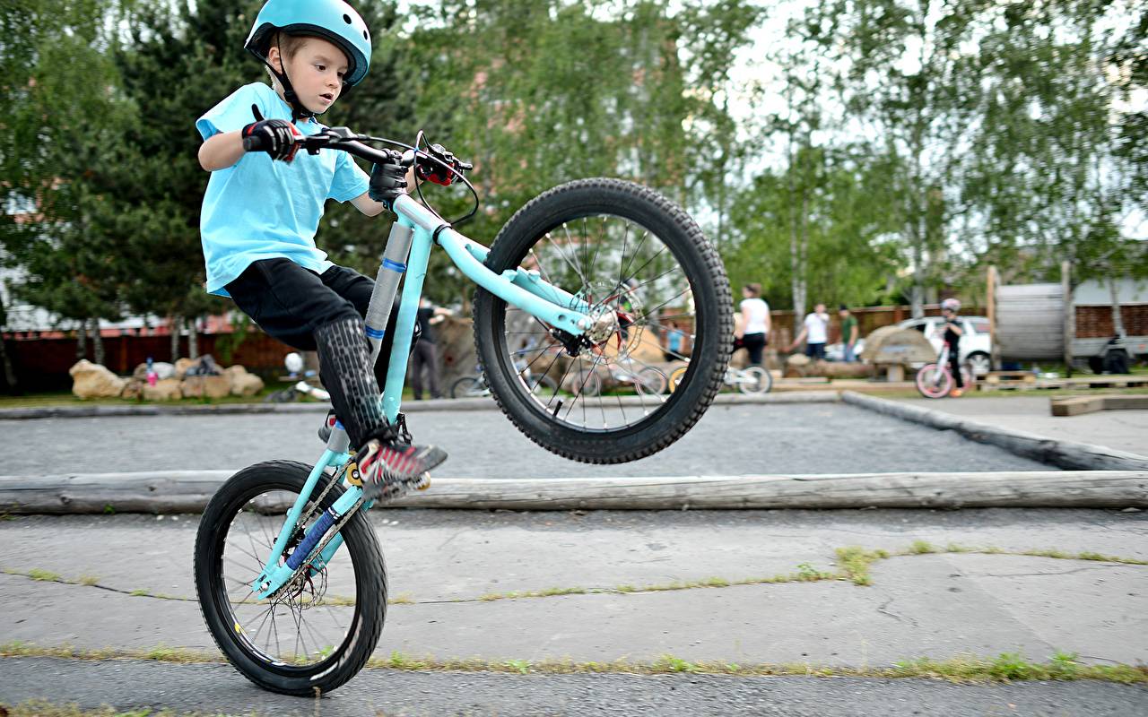 BMX катаются