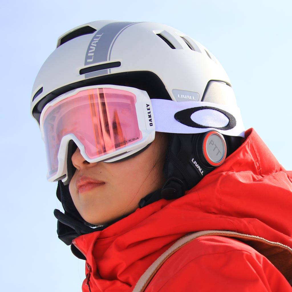 Чем отличается горнолыжный шлем от сноубордического?