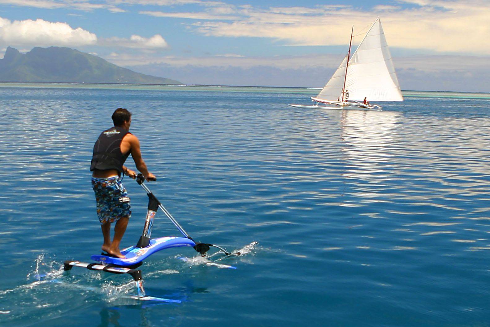 Water bike. Акваскипер водолет. Водный велосипед акваскипер. Водный самокат акваскипер. Водный велосипед катамаран.