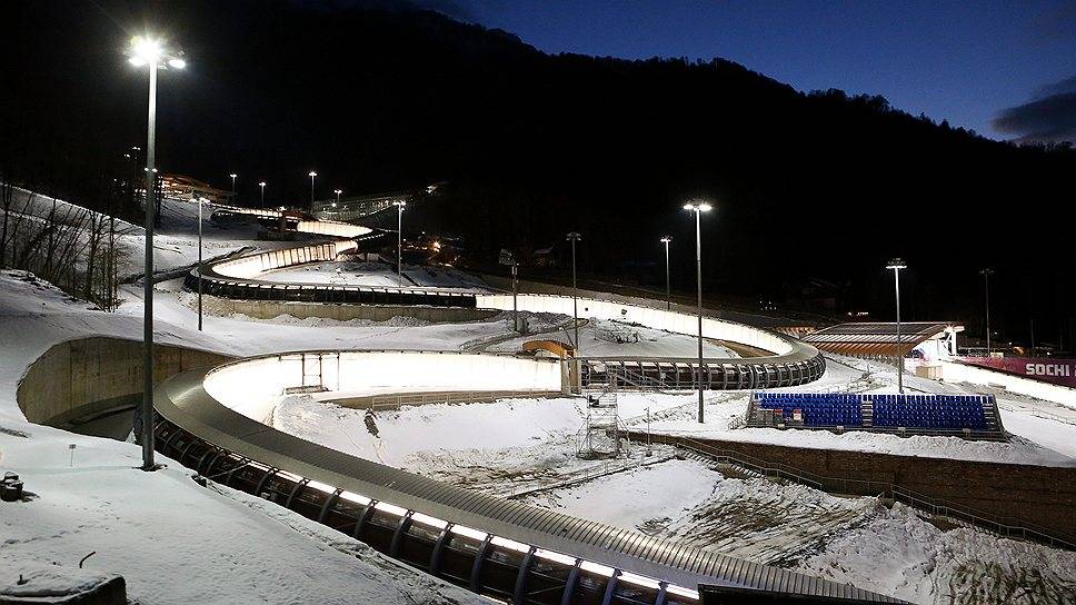 Санки сочи. Санно-бобслейная трасса санки сочи. Санно-бобслейная трасса сочи. Санки сочи красная поляна. Санки детские синие.