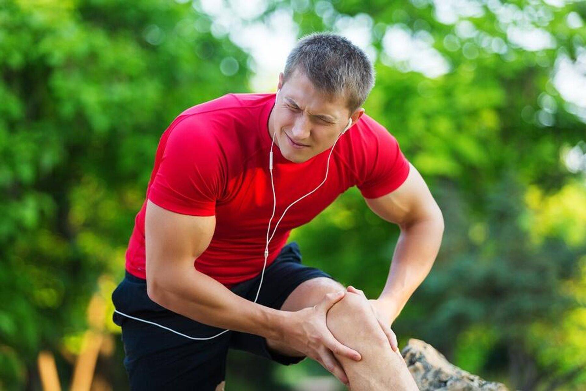 Боли в мышцах всего тела причины лечение. Спорт боль. Крепатура мышц после тренировки. Боль в мышцах. Травма на тренировке.