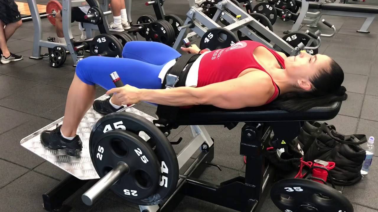 Ягодичный мостик: техника выполнения со штангой и другим инвентарем, какие мышцы работают
