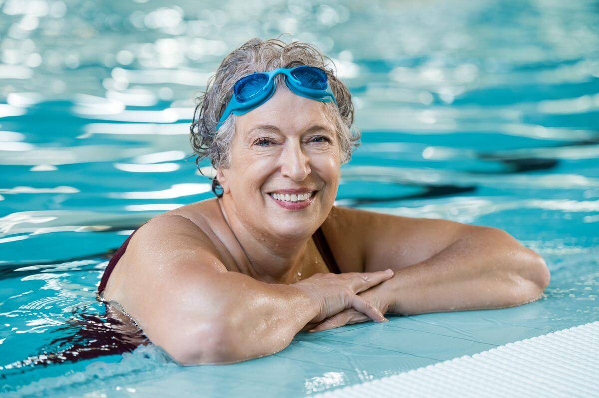 Идем в бассейн после 40 лет: почему стоит немедленно начать плавать