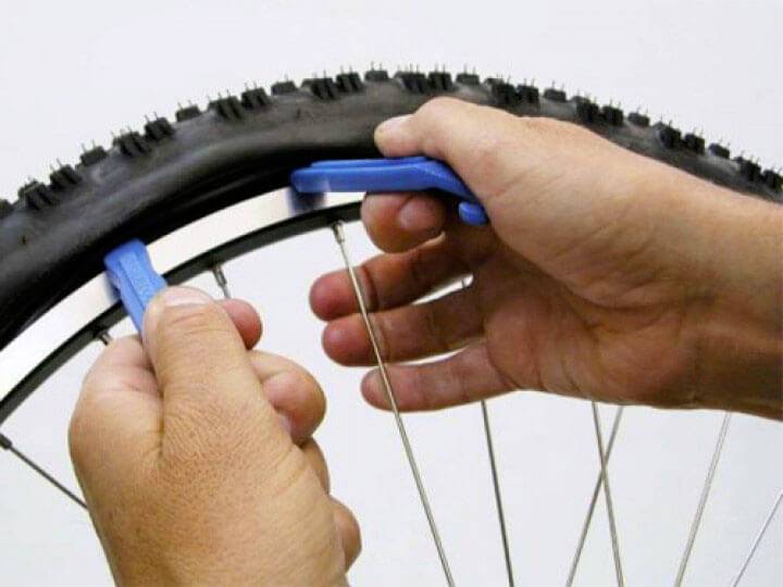 Как поменять камеру велосипеда: снимаем покрышки с заднего или переднего колеса