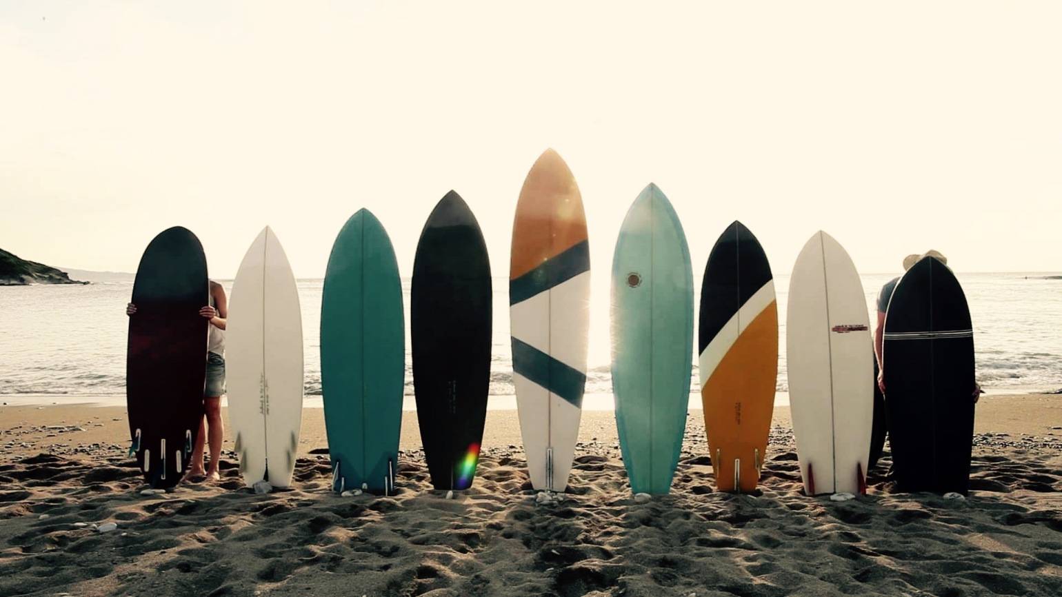 Board show. Доска для серфинга. Красивые доски для серфинга. Доска для серфинга в песке. Доска для серфинга на пляже.