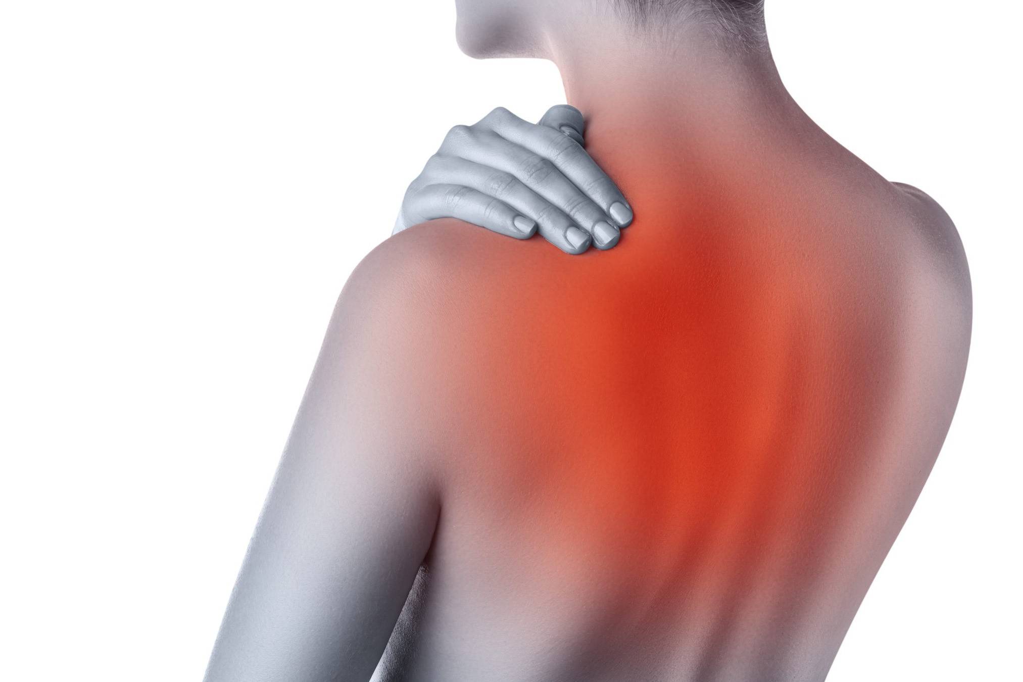 Боль под левую лопатку спины причины лечение. Боль в спине. Болит спина. Боль в СПИП.