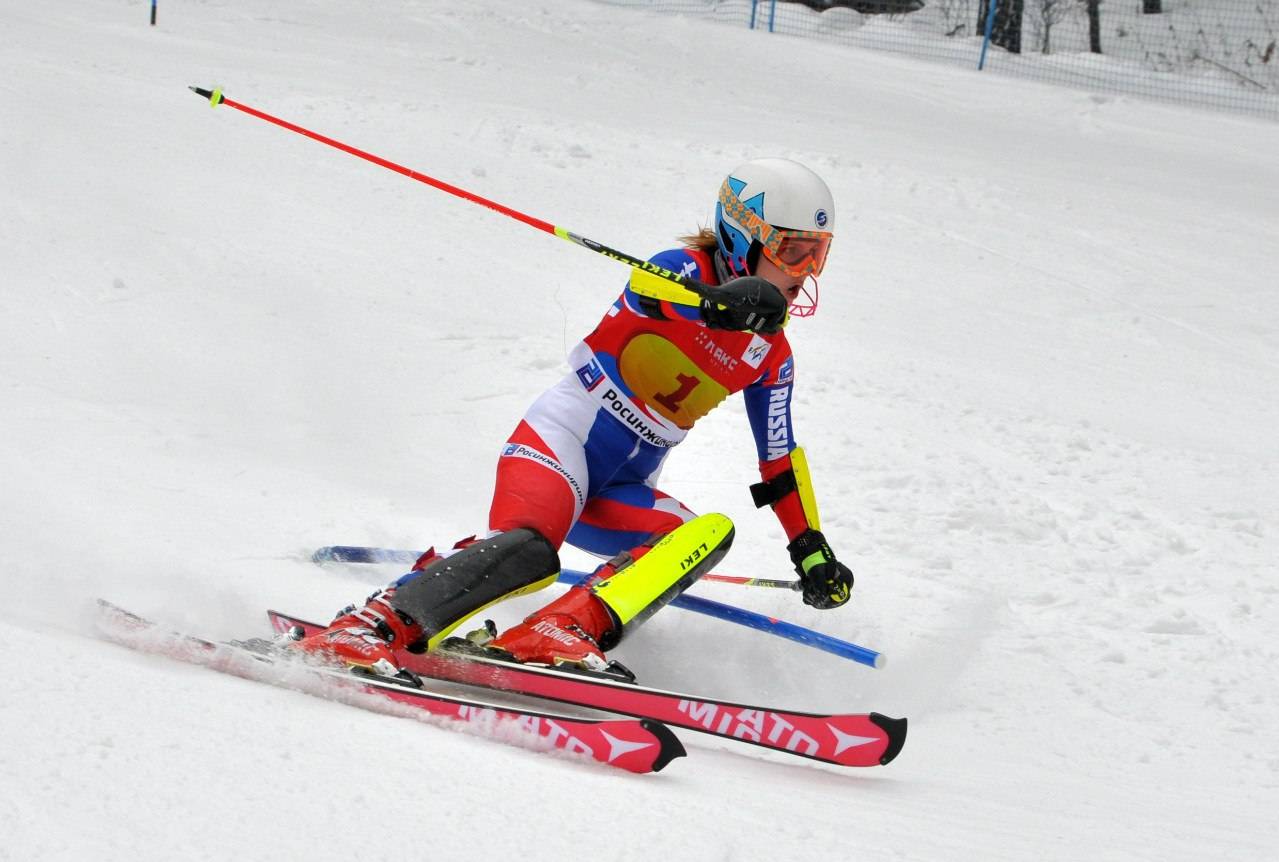Микаэла шиффрин вылетела из финального сольного турнира на зимних играх в пекине после многообещающего старта