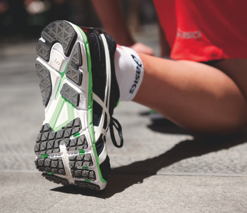 Правильные кроссовки для бега. Технологичные кроссовки для бега. Кроссовки для бега с плоскостопием. Бег при плоскостопии. Специальные ботинки для людей с плоскостопием кроссовки.