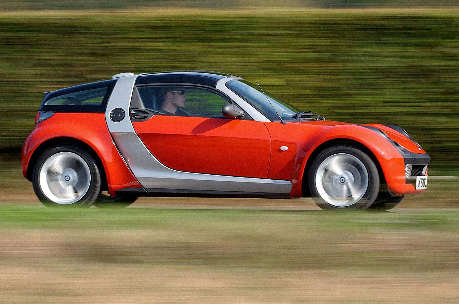 Машина Smart Roadster