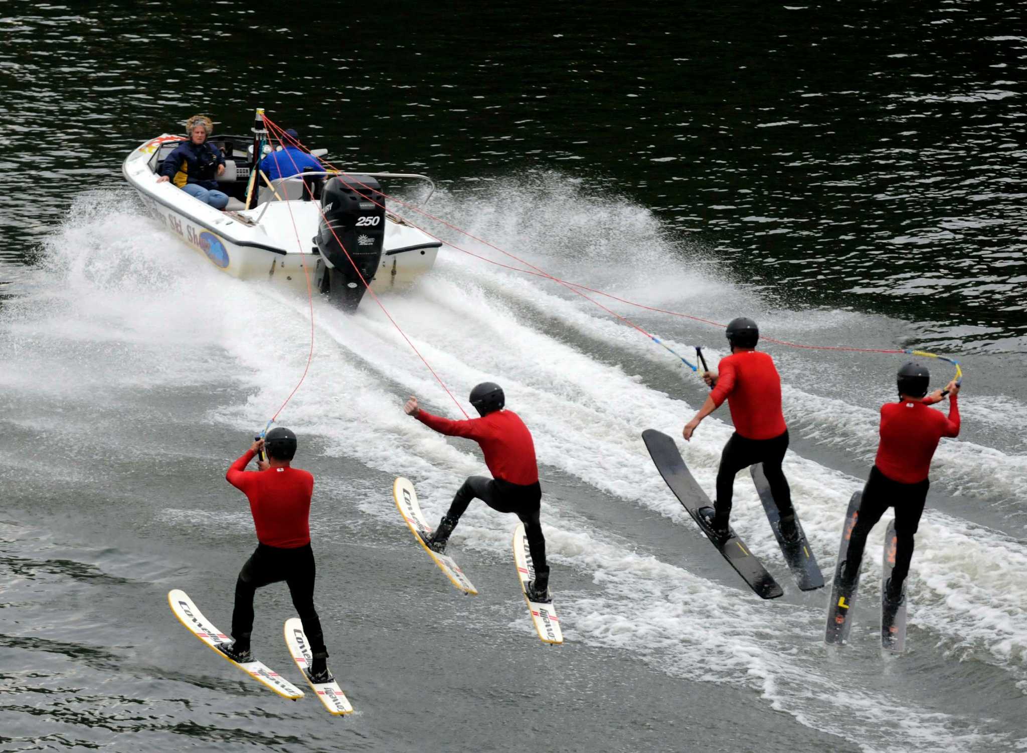 Do water sport. Водные лыжи. Лыжи на воде. Вода спорт. Катания на водных лыжах.