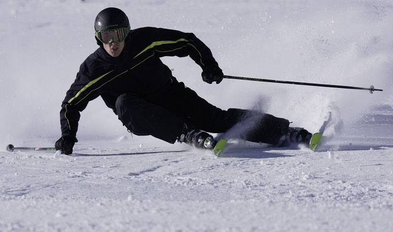 Ski fun. Карвинг горные лыжи. Фанкарвинг на лыжах. Техника катания на горных лыжах Карвинг. Стойка в карвинге на лыжах.