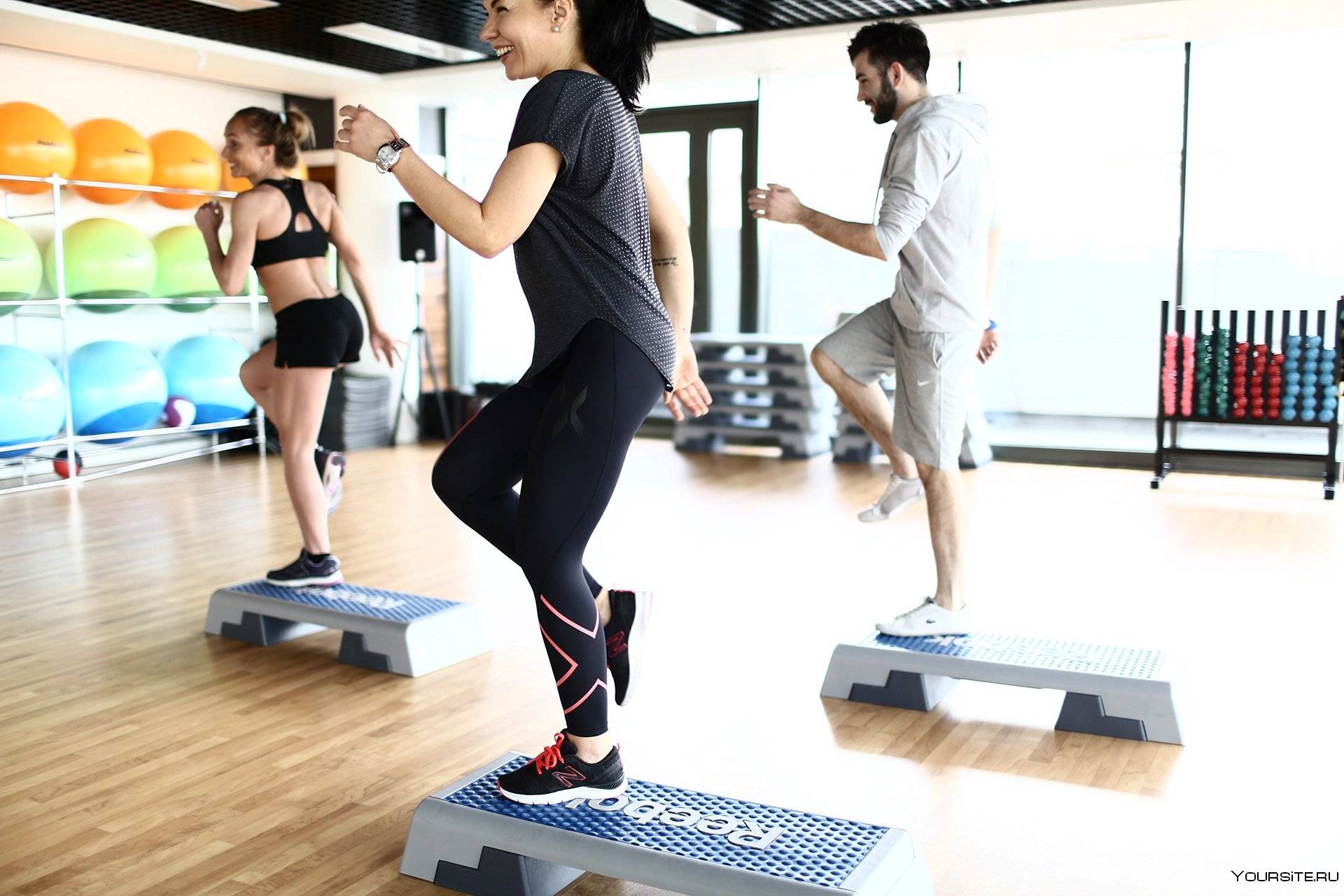 15 лучших упражнений со степ-платформой для похудения – как правильно заниматься дома? - держим форму - 1 июля - 43486790011 - медиаплатформа миртесен