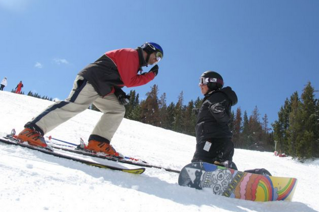 Сноуборд или лыжи: что выбрать начинающему?