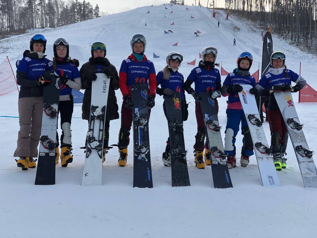 Разрезая снег. этап кубка россии по сноуборду прошел в барнауле