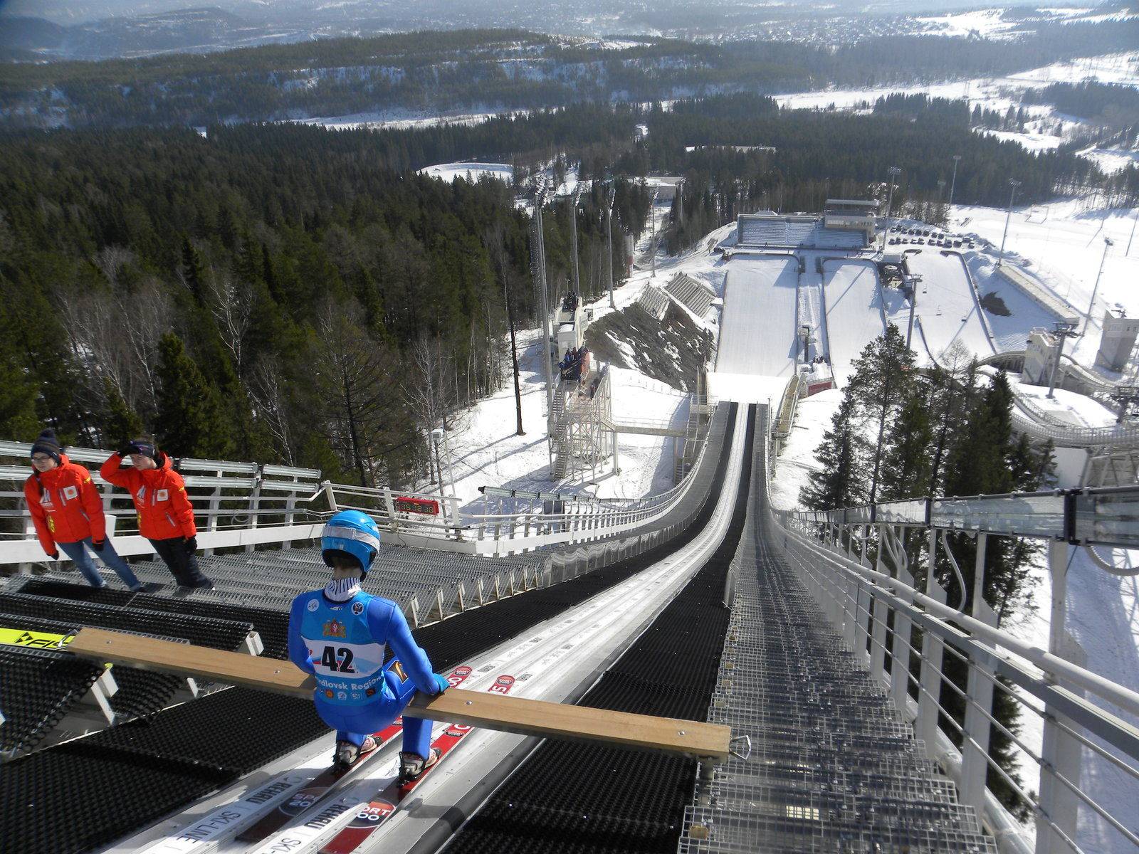 Прыжки на лыжах с трамплина что это: что за спорт, для детей, википедия, такое, привила