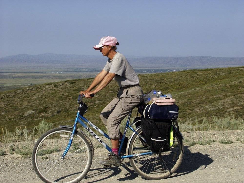 Bike travel. Велосипед для туризма. Путешествие на велосипеде. Путешественник на велосипеде. Велосипеды для дальних походов.