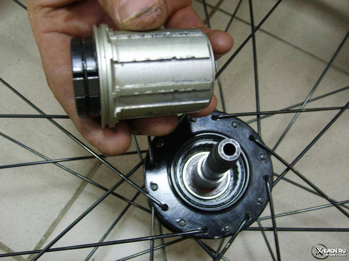 Прокручивается втулка. Задняя втулка Shimano e110 на промах. Втулка заднего колеса велосипеда Trek 3900. Shimano барабан задней втулки. Барабан Shimano 8 Speed.