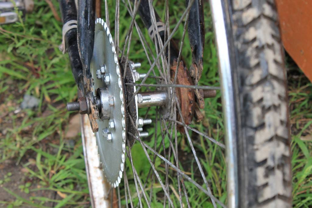 Закрепить переднее колесо на велосипеде