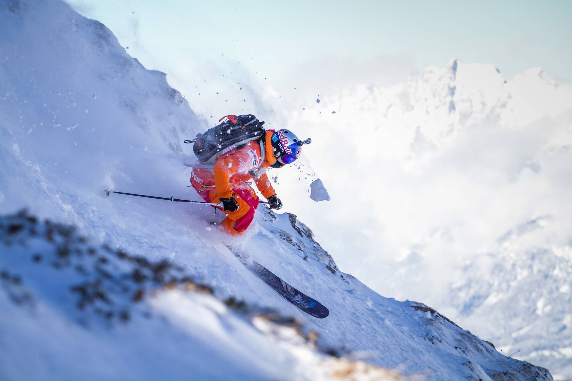 Фрирайд горные лыжи и сноуборд. Горные лыжи Freeride. Лыжник фрирайдер. Горнолыжник фрирайд.