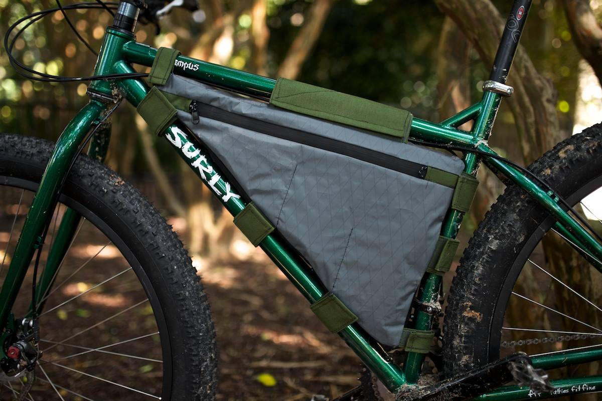 Рама дорожного велосипеда. Кейдж байкпакинг. Cycledesign frame Bag. Велосумки на раму. Сумка под раму велосипеда.
