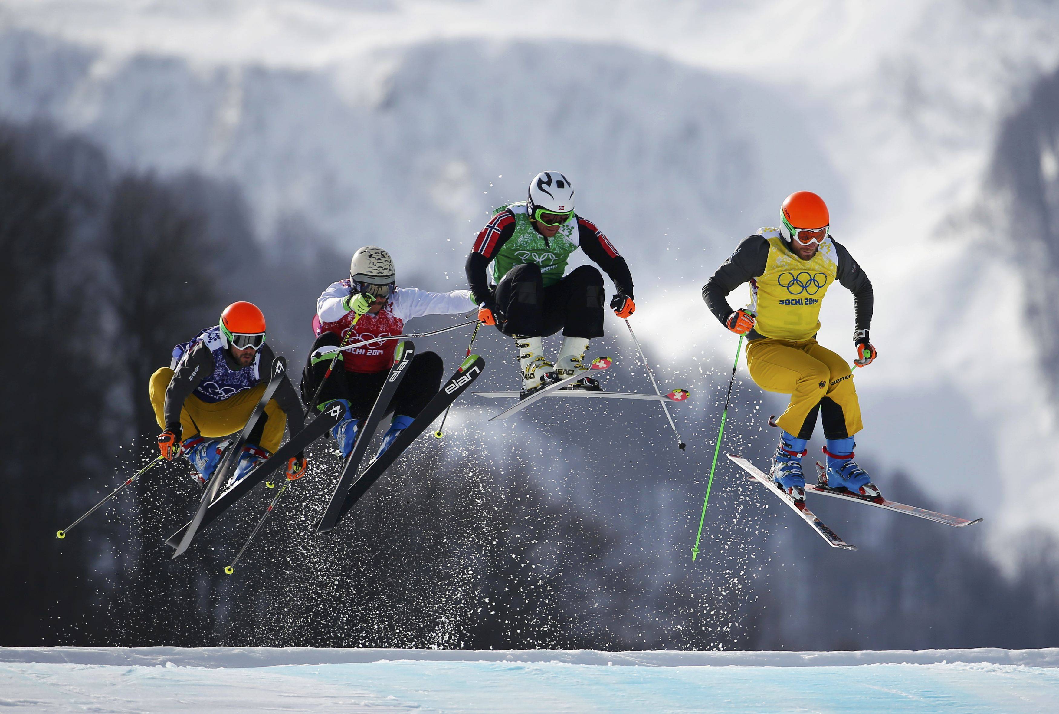 На русском языке ski. Лыжные гонки фристайл. Фристайл (лыжный спорт). Скикросс. Кросс на лыжах.