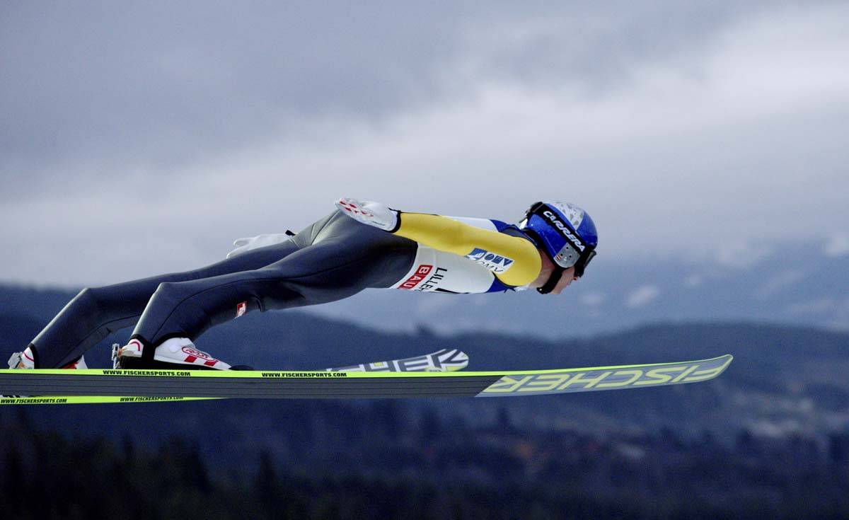 Ski diving. Олаф Рюэ прыжки с трамплина. Лыжи с трамплина. Полет на лыжах с трамплина. Прыжковые лыжи.