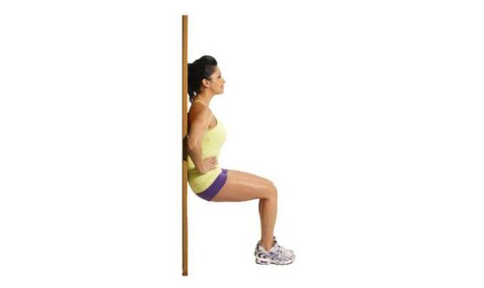 Упражнение стульчик: как правильно делать у стены и без нее