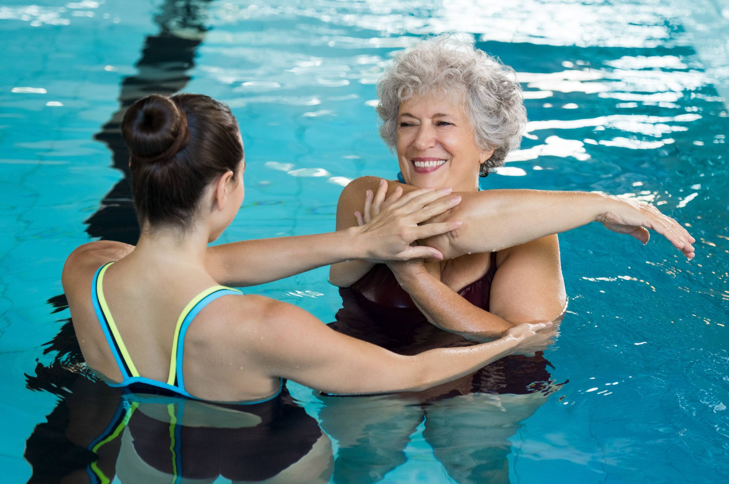 Плавание при остеохондрозе: лечение шейного и поясничного отдела