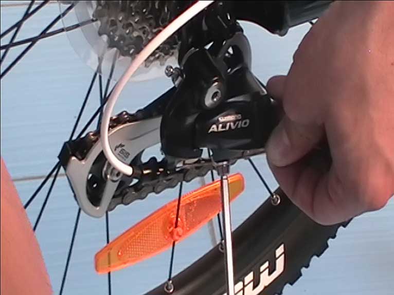 Особенности замены тросика переключателя скоростей на велосипеде