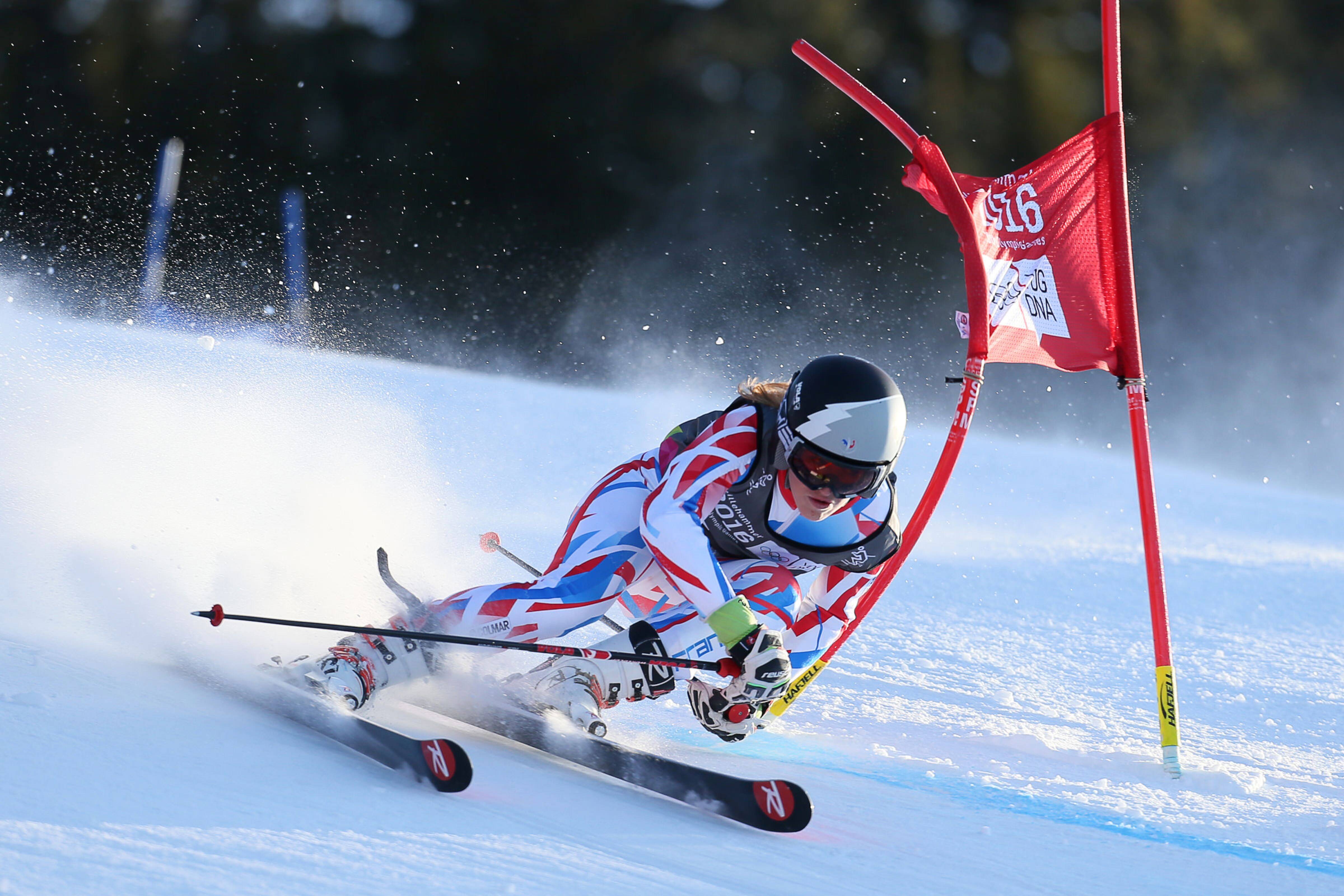 Скоростной вид спорта. Alpine Skiing Slalom. Giant Slalom. Слалом (горнолыжный спорт). Горнолыжники слалом гигант.